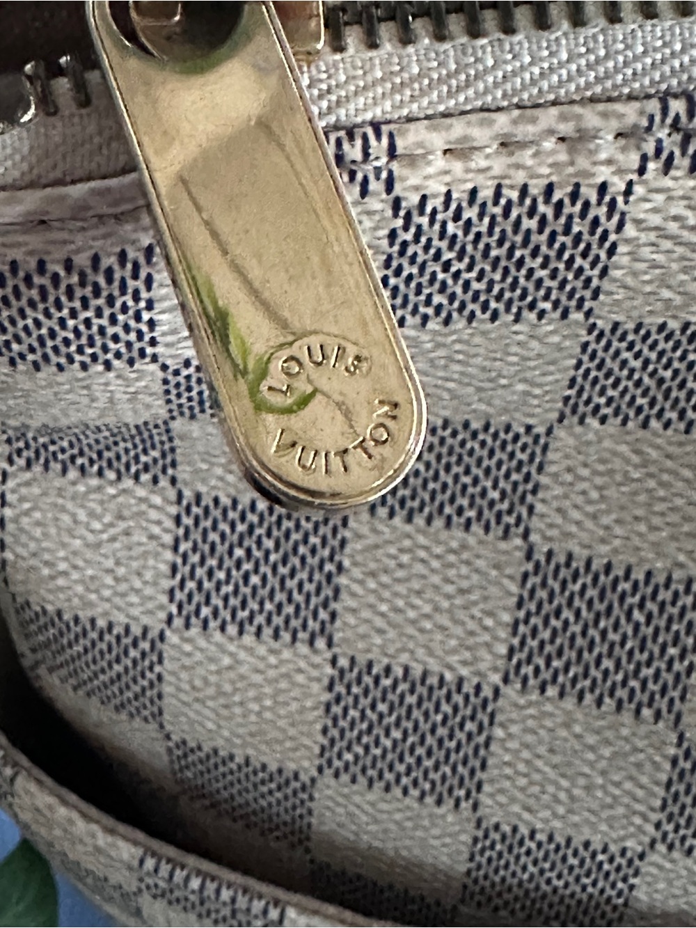 Louis Vuitton Totally MM Damier Azur Tote Bag w/ Padlock & Key - Picture 3 of 16